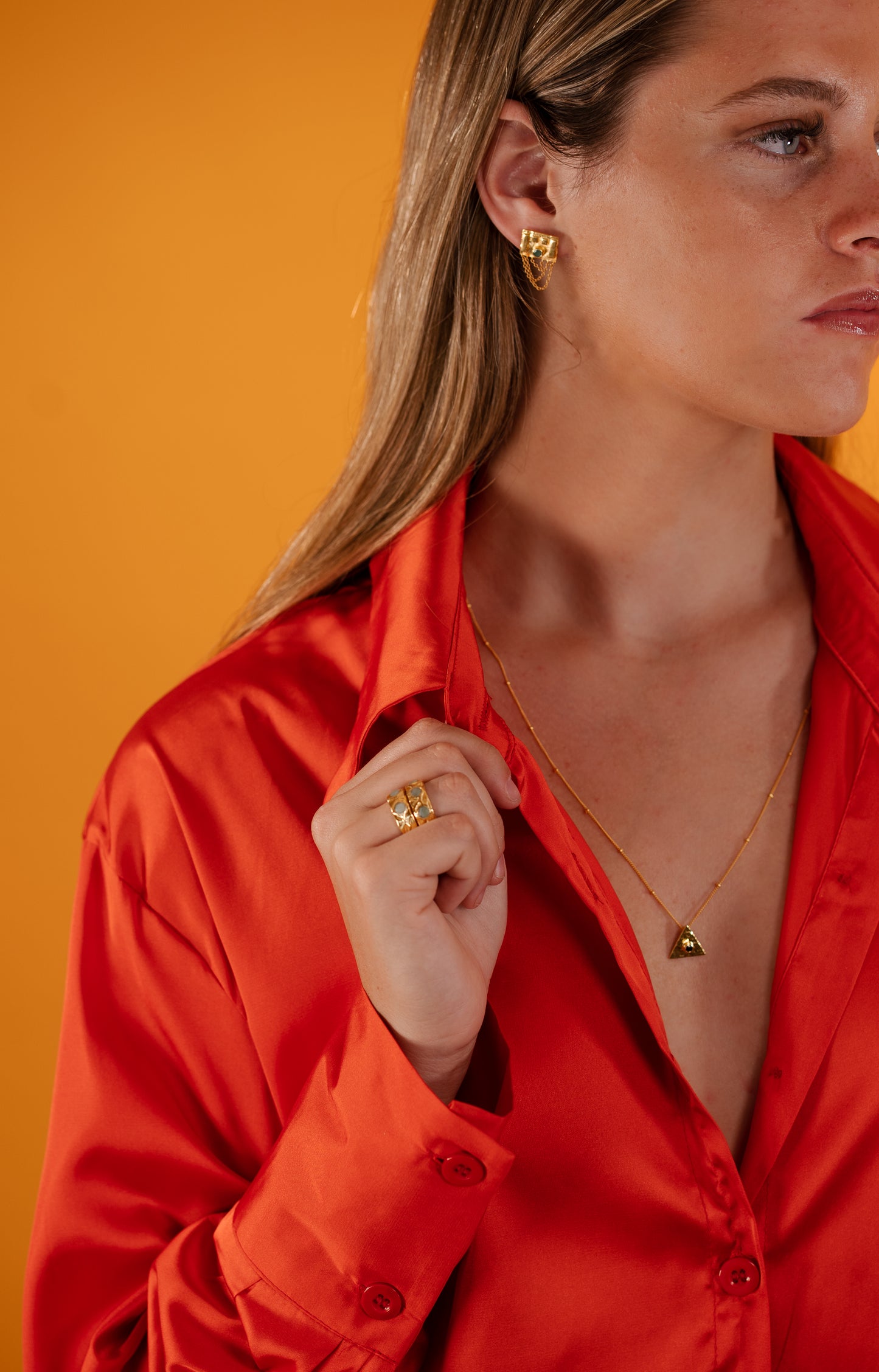 Zara earings w Lapiz, in Silver embossed with gold with hooped chain
